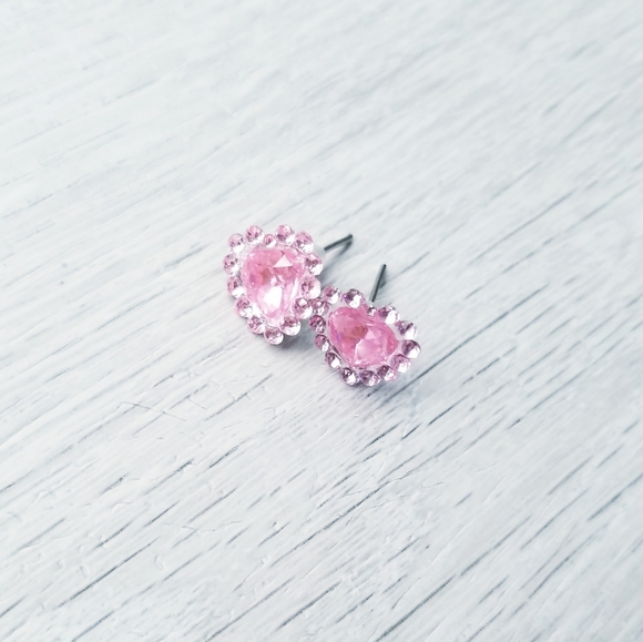 "BUNDLES ONLY" Mini Pink Hearth Earrings - Picture 2 of 7